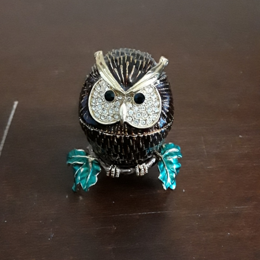 Gold owl necklace